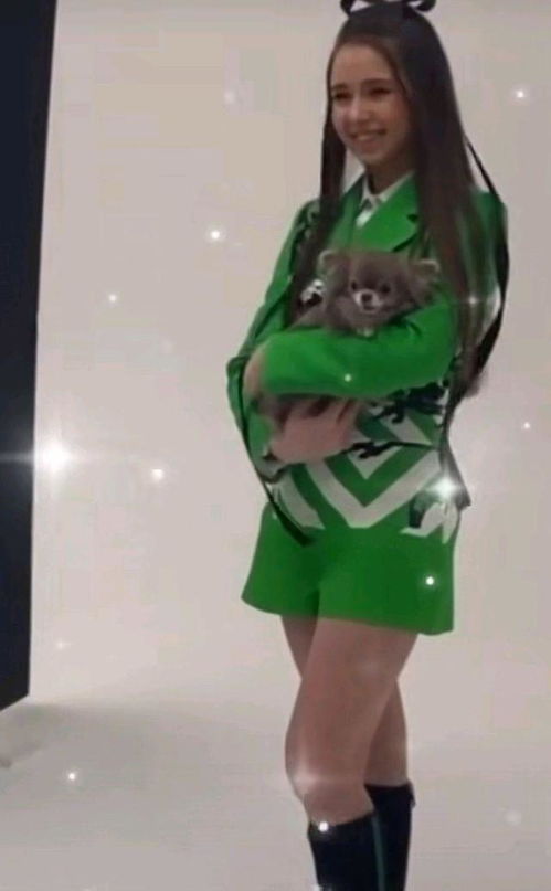 动漫少女出炉瓦利耶娃一袭绿衣仙气飘飘,k宝姿势像仙女下凡