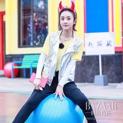 赵丽颖新梳的冲天揪丸子头,妥妥打败了爆火的香蕉丸子头