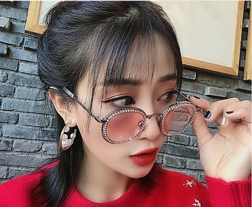 女生脸上没这4个缺点,戴眼镜颜值翻10倍,早晚成校花