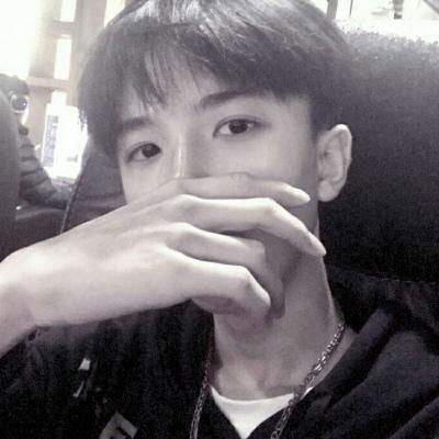 男生头像可爱呆萌真人碎了一地的爱情专一