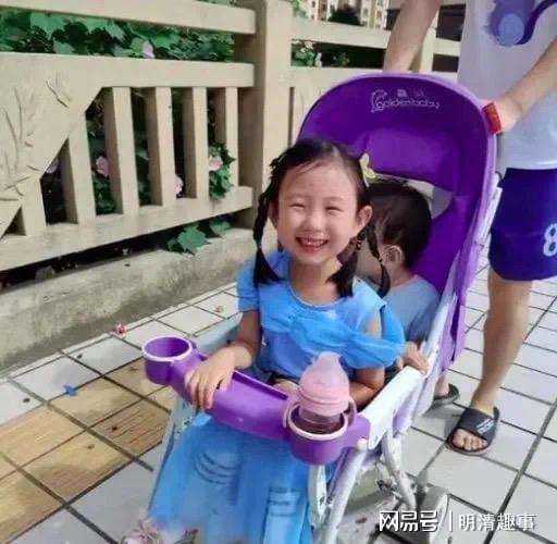 崇州被咬女童父母众筹200万,评论区出现180度大转弯