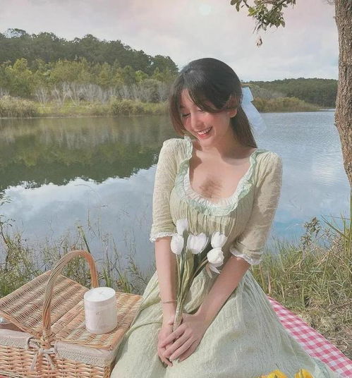 20岁初恋脸纯欲少女,校服都藏不住她的好身材,这也太哇塞了