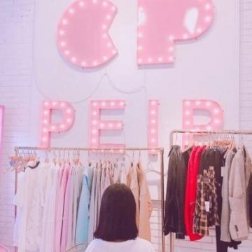 2019最新微信情侣头像一男一女背影头像一眼见你万物不及