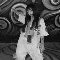 伤感女生黑白ins头像不在意的过往和你