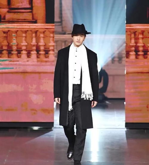 黄晓明衣品也飞速猛涨,黑色西装亮相,尽显成熟男人的沉稳大气