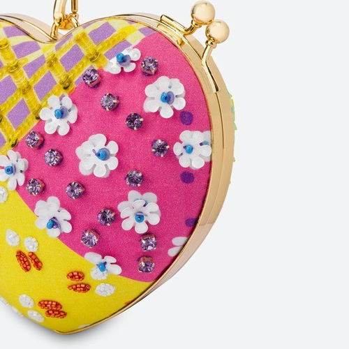 moschino2022春夏时装秀冰激凌奶瓶变包包