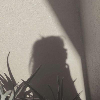 黑白背影头像女生侧脸女生伤感的头像合集