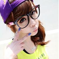 谁有戴眼镜的女生头像急需