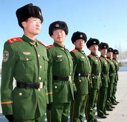 帮忙给个军人一级士官图片,最好是武警的