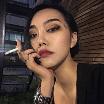 社会女生纹身抽烟头像2021最新美女纹身霸气头像,女生头像图片