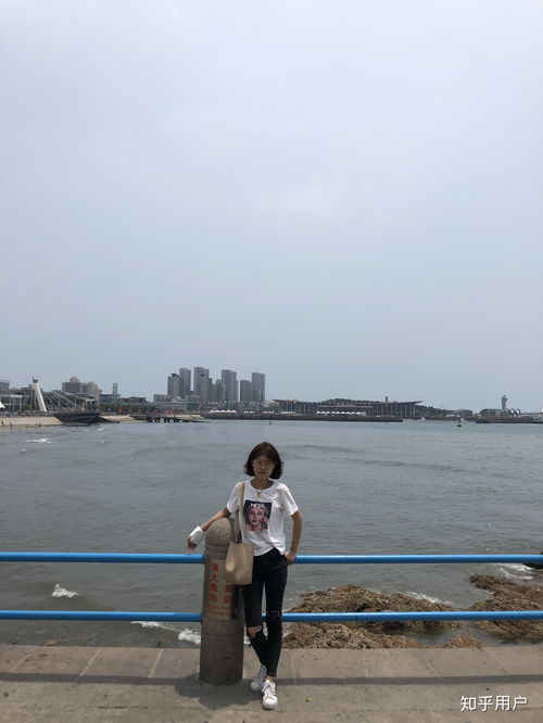 戴眼镜的女生适合哪种短发发型