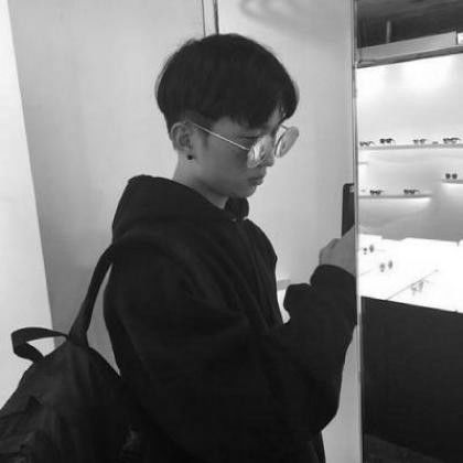 黑白男头像高冷,帅最招女人喜欢的
