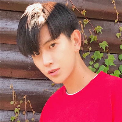 红衣美男