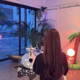 微信背影头像女生温柔唯美有钱身后一群狗没钱寸步都难走