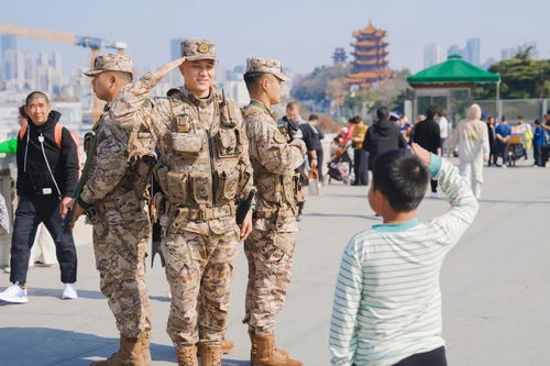 武警官兵,时刻守护您的劳动者