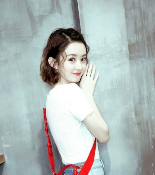 撞脸不可怕,谁丑谁尴尬,圆脸美女赵丽颖和她撞脸,谁美得更胜一筹