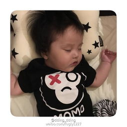 欧弟女儿睡姿呆萌霸气网友赞安静的时候像爸爸