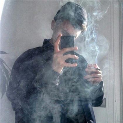个性男生抽烟头像欧美,分享的就是这个拽范儿