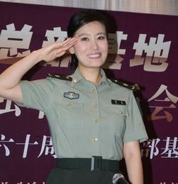 举手礼的来龙去脉明星敬军礼哪个标准哪个帅