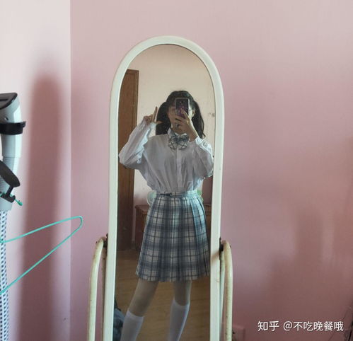 小眼睛单眼皮眼镜女生适合什么短发以及服装搭配