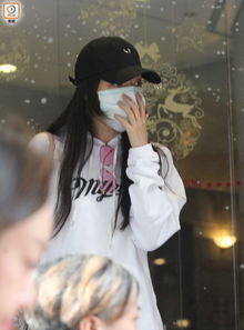 组图舒淇刚休假就被偷拍戴帽子口罩仍捂脸