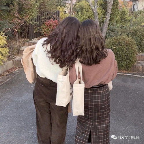 冬天看背影就爱上的卷发背影烫