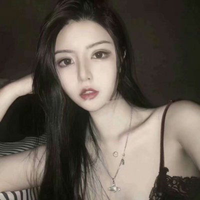 女生长发头像高冷微笑是我的伪装