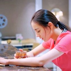 迪丽热巴克拉恋人女生头像转自贴吧