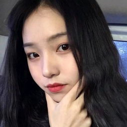 爱情里被思念围绕的女生图片