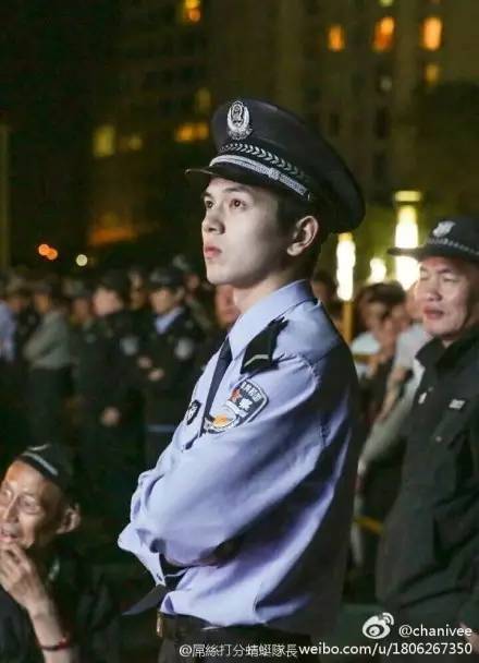 外卖杨洋,奶茶陈伟霆,地铁吴彦祖被这些小哥哥帅哭了
