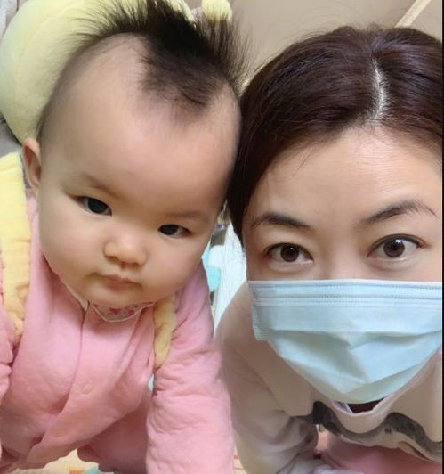 熊黛林双胞胎女儿颜值差距大,一个像爸一个像妈,差别一目了然
