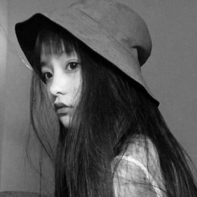 冷酷黑白女生头像邻家小妹妹的活泼感