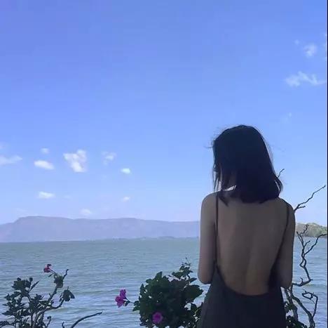 浪子情感教育女孩的这些动作,是在暗示你可以和她有肢体接触你错过了吗