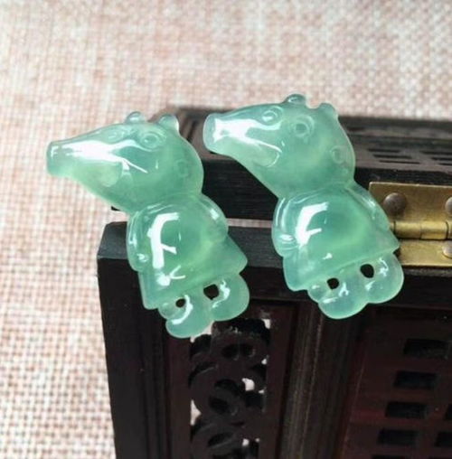 齐天大圣小猪佩奇,动漫卡通形象变成翡翠饰品,玉雕师太会玩了