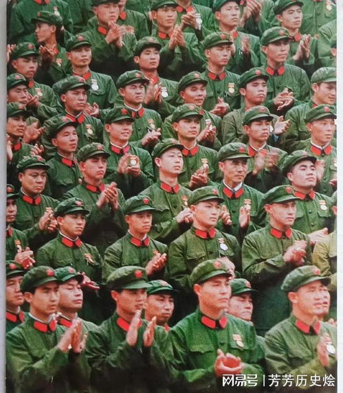 对越自卫反击战的照片,敌方的相片被踏在脚下,我军战士威武霸气