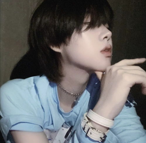 痞帅痞帅的男生头像