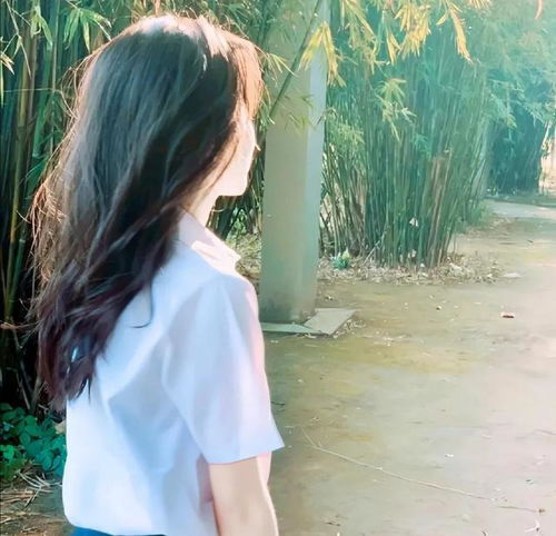 背景图动漫女生头像