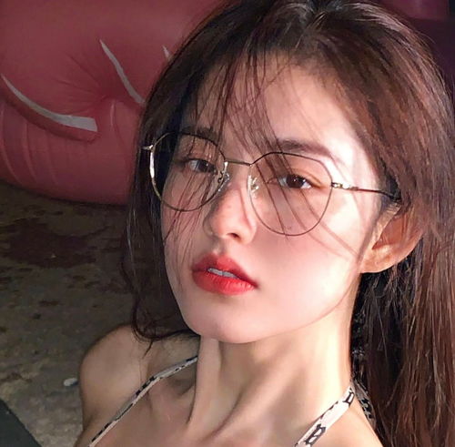 女生头像一面是日光一面是果香