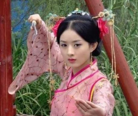 头上簪花的古装女星赵丽颖艳俗但有颜值,原来孙俪才是少女之最