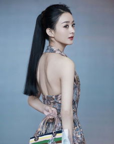 粉丝为证明赵丽颖颜值高,拍照时用原相机,离开10级美颜后很真实