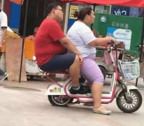 嫂子非让我来修电脑,我到底该怎么办这谁能顶住啊