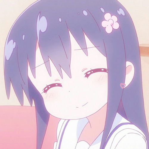 小女孩眯眼甜笑