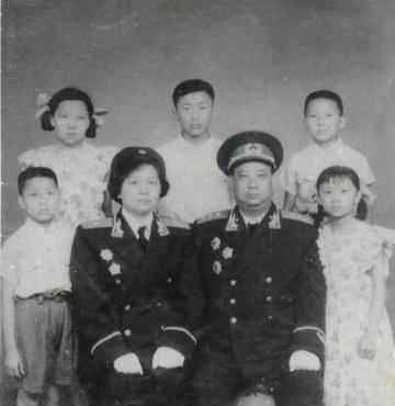 独臂将军贺炳炎不输关羽没有麻醉用伐木锯生生锯掉了右臂