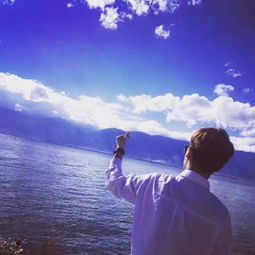 碧海蓝天背影情人