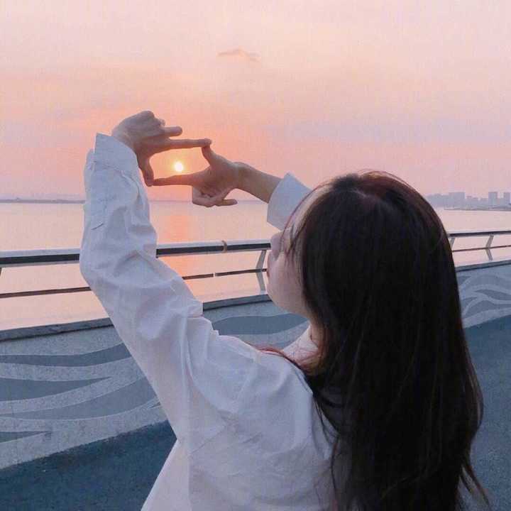 有没有3个人的情侣头像,最好是动漫,如果没有,唯美意境的也行