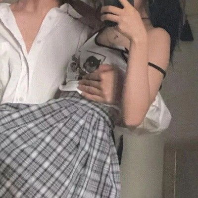 情侣真人头像一人一张分开一左一右情侣头像真人两张配对