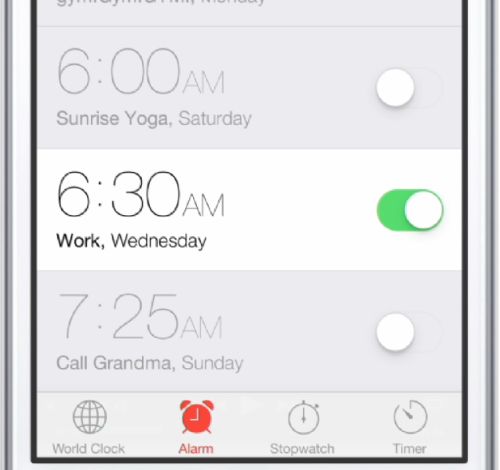 为什么ios7的官方演示视频中,这个人要设置这么早的闹钟他她不用睡觉吗