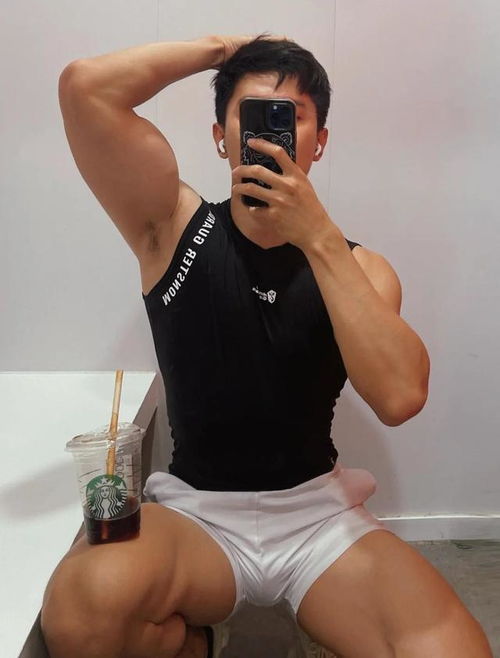 结实的肌肉,健硕的身材,有点可爱的呆萌小奶狗,满满的男友力网易订阅