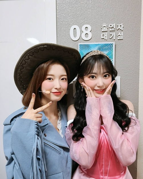 韩娱女爱豆们的跨团同框美女贴贴
