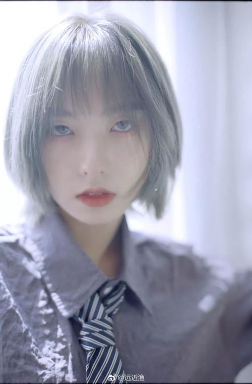 漫画脸酷炫少女火遍抖音,结果腿也是p的